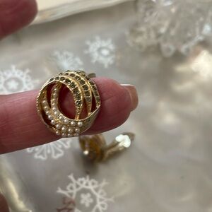 Beautiful Mid Century Modern gold, pearl and rhinestone swirl clip on earrings